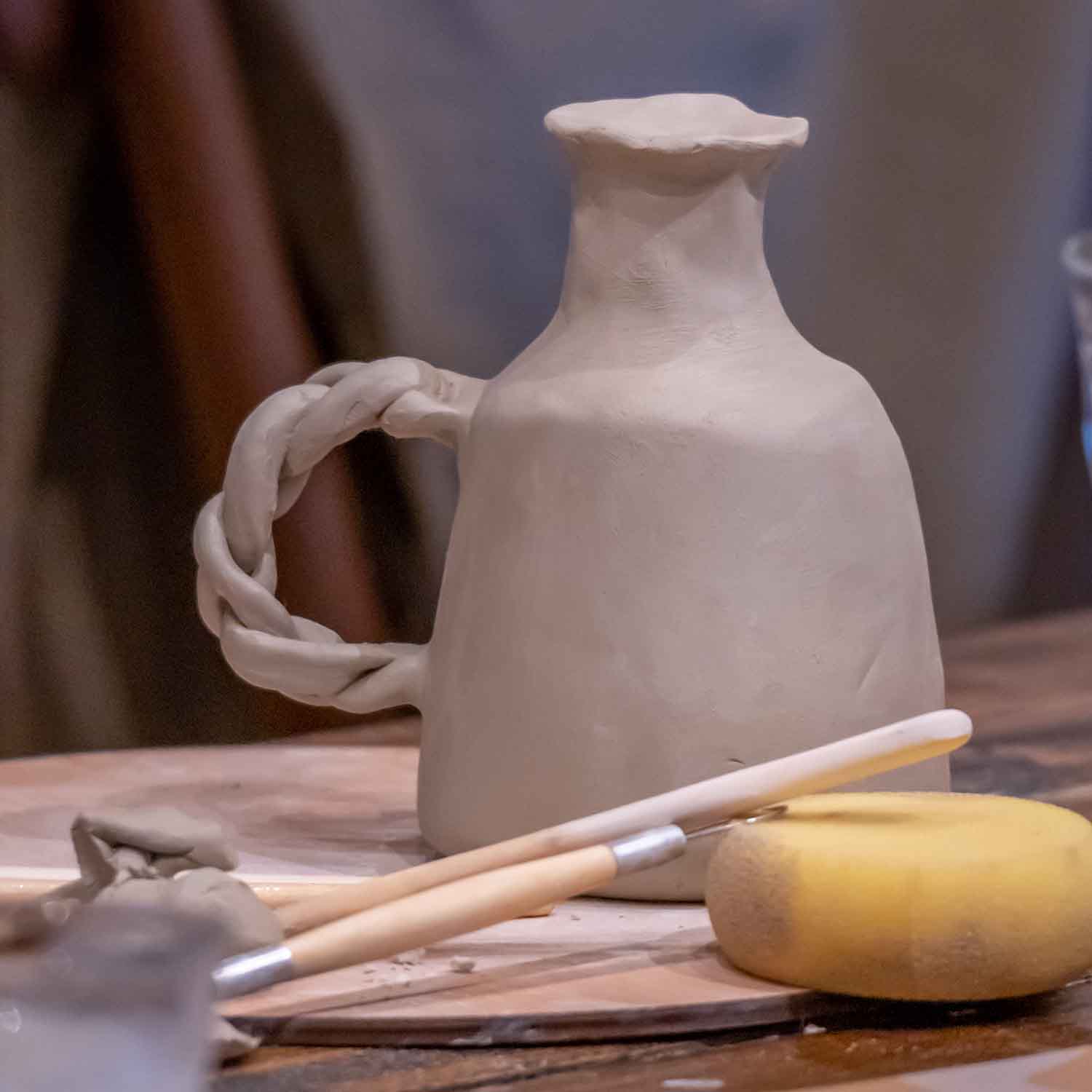 Sculpd Kit de inicio de cerámica - Arcilla seca al aire con barniz  brillante, herramientas, pinturas y pinceles para principiantes. Guía paso  a paso